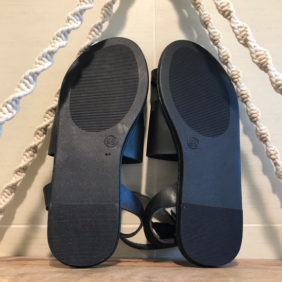 Universal Thread Target Black Toe Wrap Sandal - Picture 7 of 10